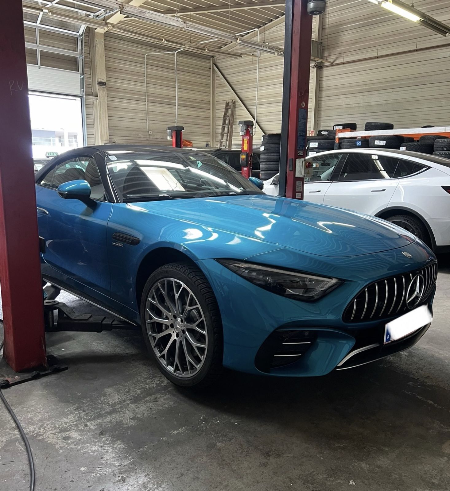 Mercedes SL in der Werkstatt